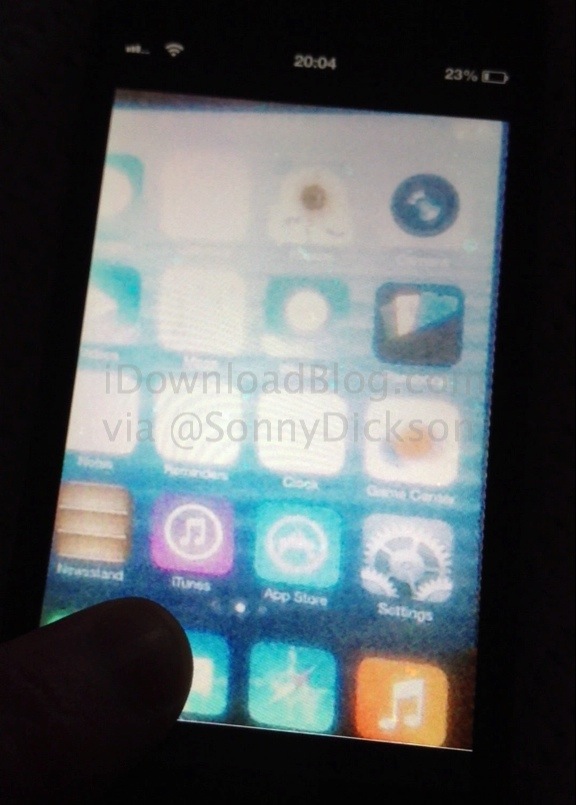 Фотография iPhone с iOS 7 на борту