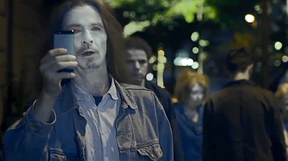 Зомби с iPhone в руках в новой рекламе Nokia