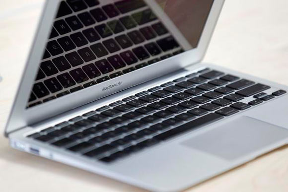 Новые MacBook Air самостоятельно изменяют громкость звука