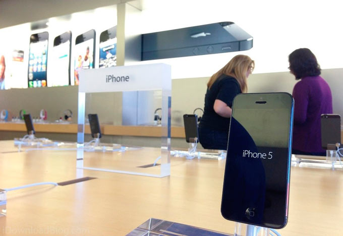 Только половина покупателей смартфонов Apple выбирает iPhone 5