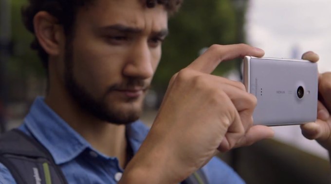 Nokia снова троллит фотовозможности iPhone 5