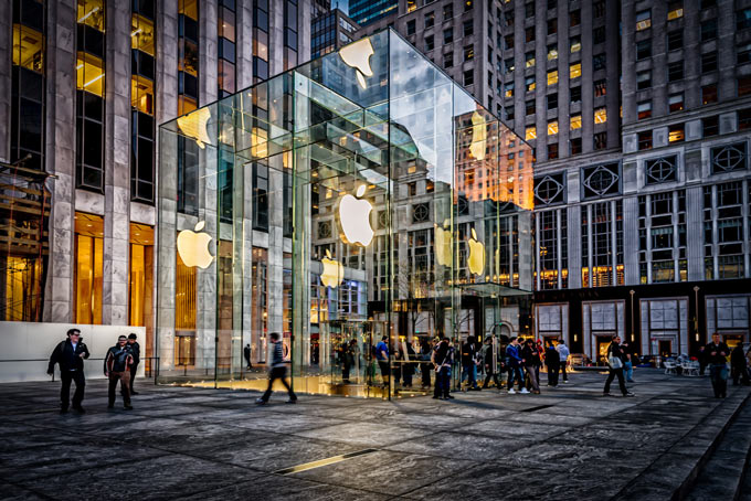 В Нью-Йорке появилась первая очередь за новыми iPhone