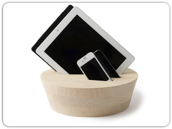 Kinodai — деревянная подставка-зарядник для пары iPhone и пары iPad