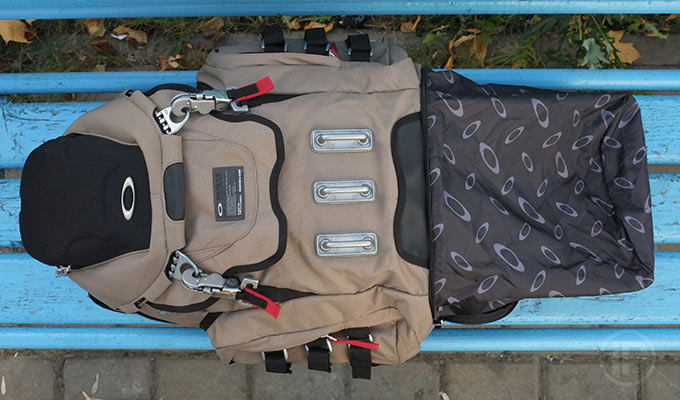 Oakley-Kitchen-Sink-Backpack-Grey-Fossil-big-extra-size