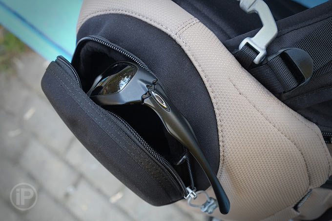 Oakley-Kitchen-Sink-Backpack-Grey-Fossil-glasses