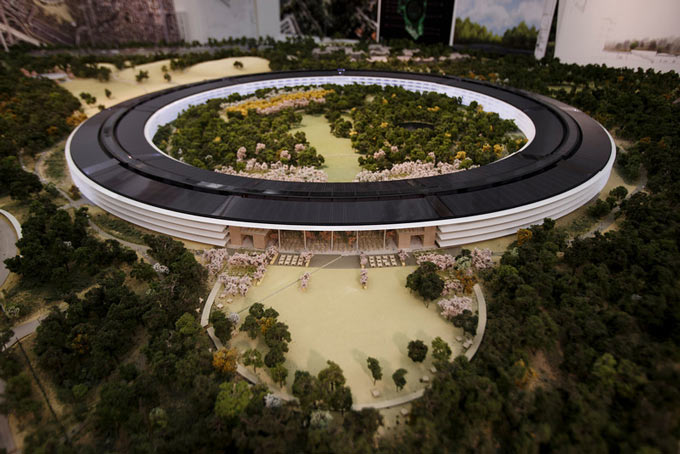 Фотографии макета нового кампуса Apple