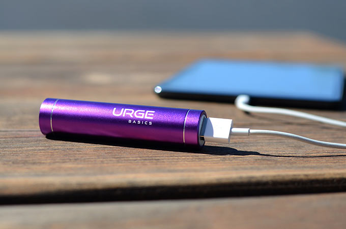 Urge Power Stick. Пальчиковая батарейка для iPhone