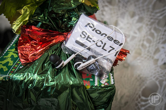 24-Pioneer-Headphones-SECL