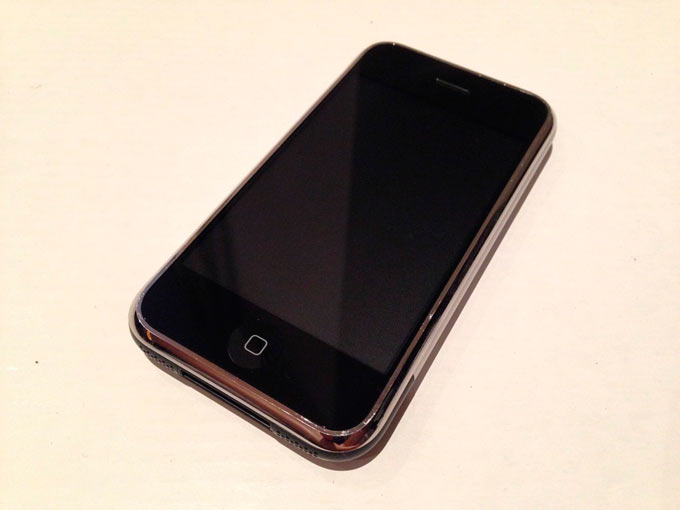 На eBay засветился прототип iPhone первого поколения