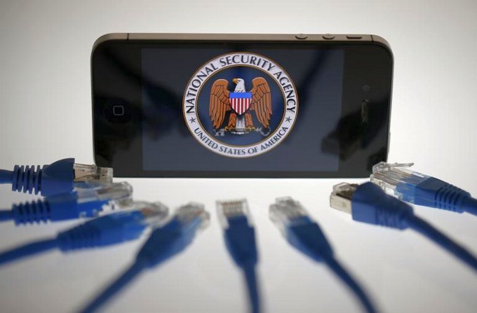 Спецслужбы США могут взламывать iPhone и удалённо управлять ими