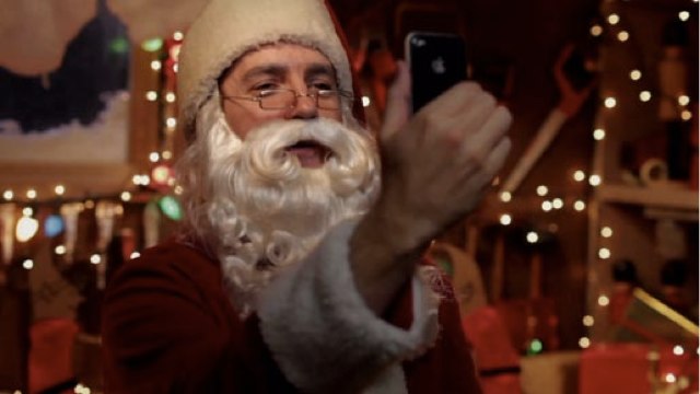 Самым желанным подарком на предстоящие праздники стал iPhone