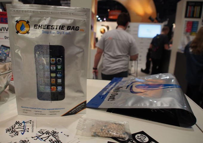 Bheestie Bag. Лучший аксессуар для промокшего iPhone