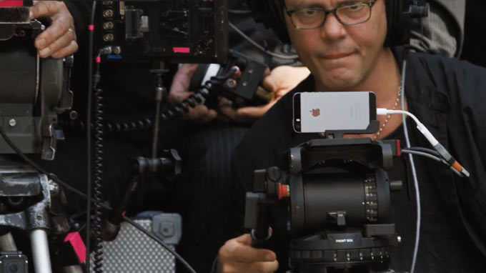 Apple показала возможности камеры iPhone 5s в новом ролике «На подиуме», снятом на показе Burberry
