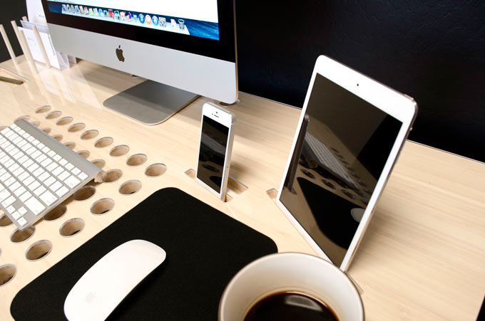 SlatePro – оригинальный стол для удобной организации устройств Apple и не только