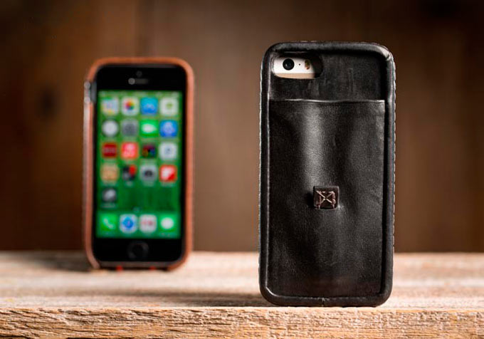 Pad & Quill Traveller – кожаный чехол-накладка на iPhone с отделением для карточек