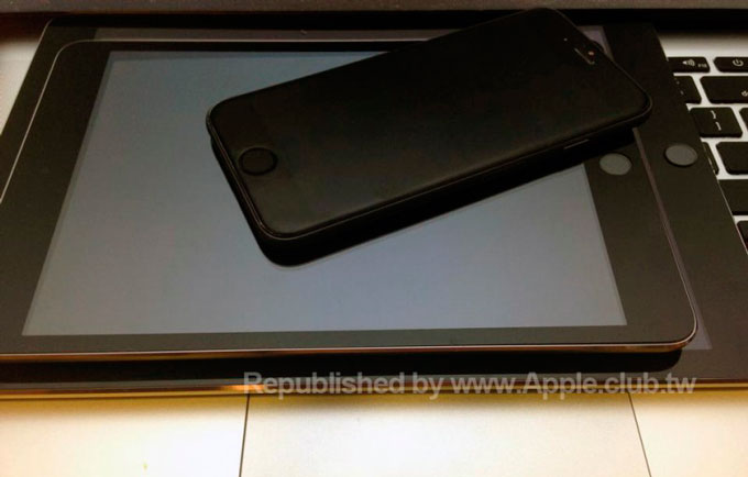 Фотография макета iPhone 6, а также следующего поколения iPad Air и iPad mini с Touch ID