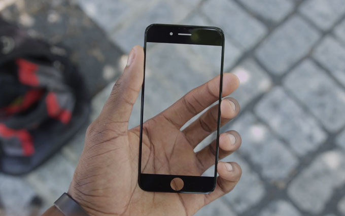 Сапфировое защитное стекло iPhone 6 испытали на устойчивость к царапинам и сгибанию