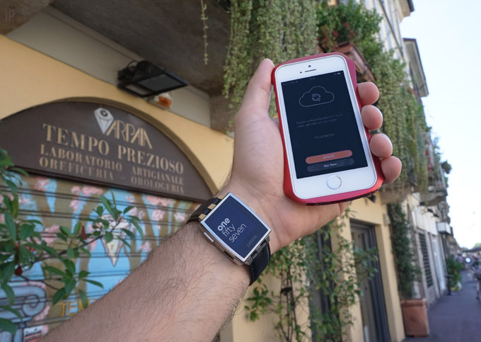 07-NYT-iWatch-iPhone6