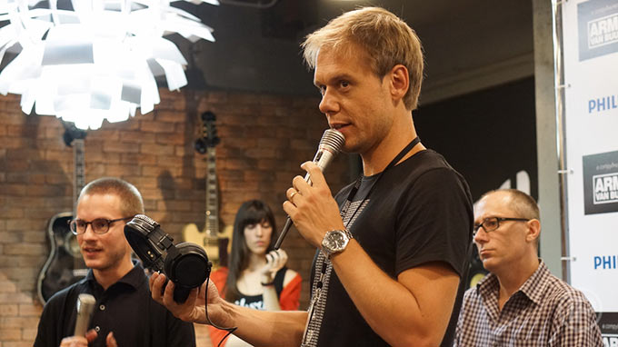 15-Armin-Press-Conference