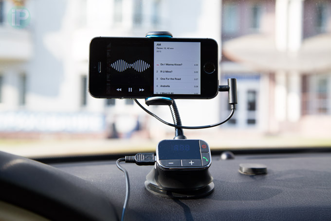 Обзор автомобильного держателя для iPhone с функцией FM-модулятора и зарядного устройства