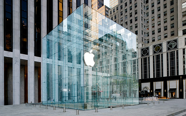 История создания стеклянного куба на Пятой авеню