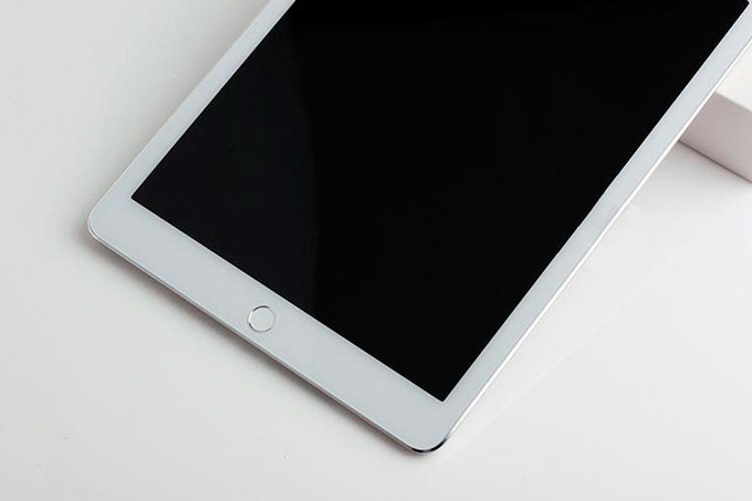 Фотография системной платы iPad Air 2 с процессором А8Х и 2 ГБ оперативной памяти