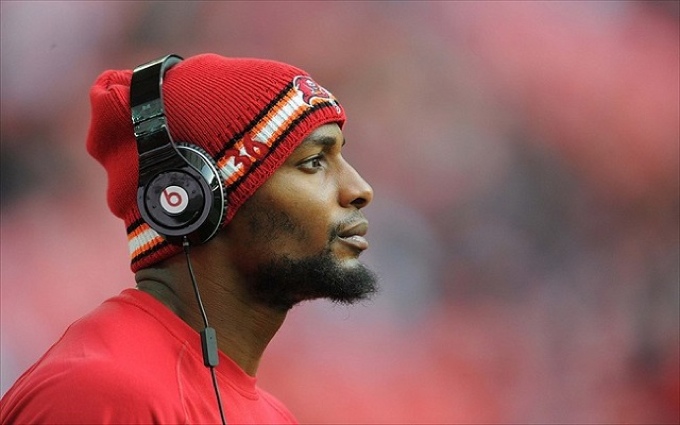 Игрокам NFL запретили появляться в кадре в наушниках Beats