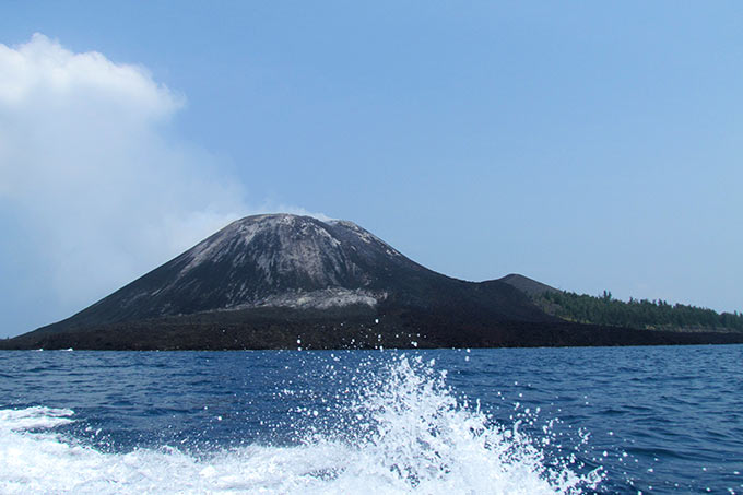 14-Anak-Krakatau-1
