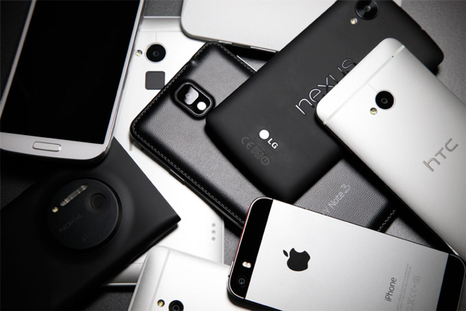 Apple и китайские производители отбирают рынок мобильных телефонов и смартфонов у конкурентов