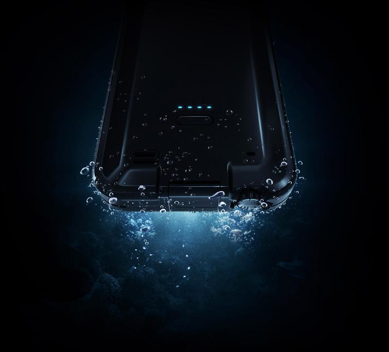 Новый чехол LifeProof – влагозащитный аккумулятор