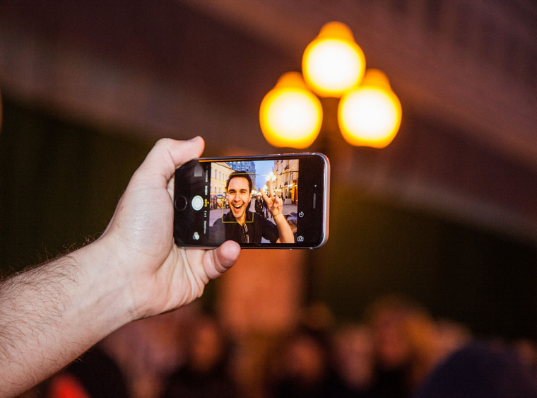 moscow-russia-apple-users-people-pic-055