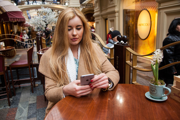 moscow-russia-apple-users-people-pic-078