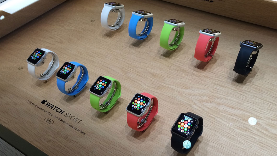 До 24 апреля заказать Apple Watch можно будет только онлайн