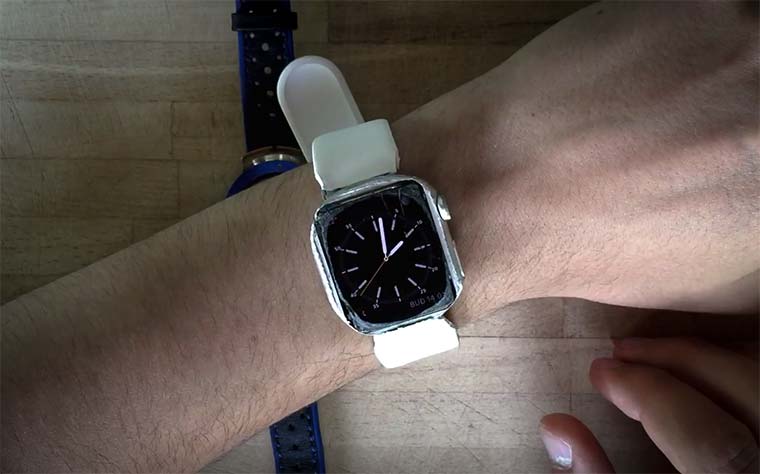 02-8-Apple-Watch-vs-Grinder
