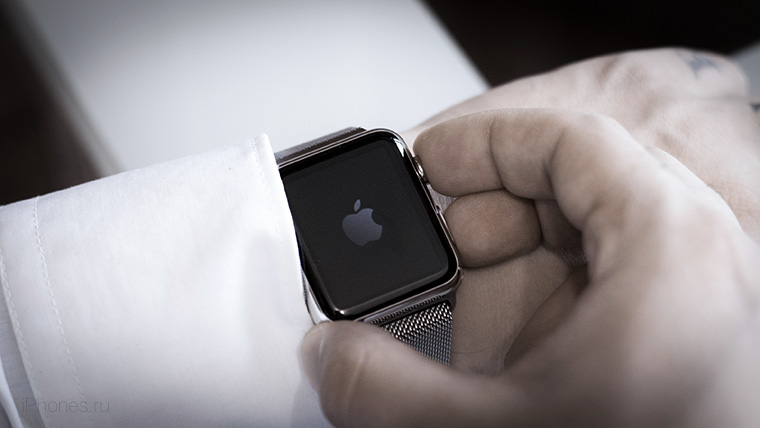 Не включаются часы apple. Перезагрузка часов Apple. Apple watch зависли на яблоке. Часы зависли Эппл. Боковая кнопка эпл вотч.