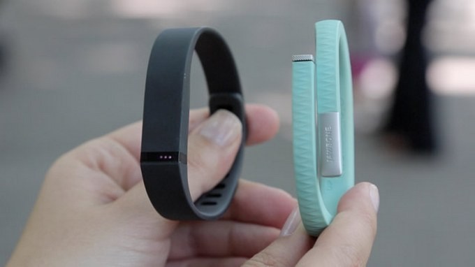 Jawbone_VS_FitBit_2