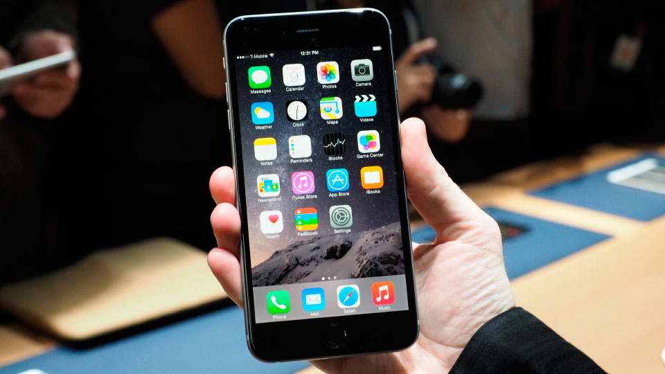 iPhone 6 Plus стремительно захватил 44% рынка планшетофонов