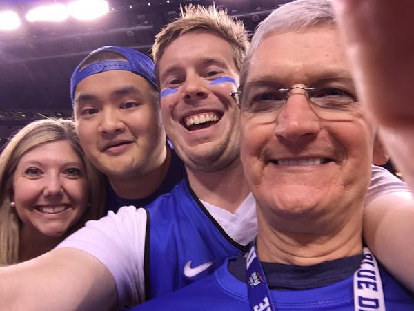 Tim-Cook-Duke-Selfie