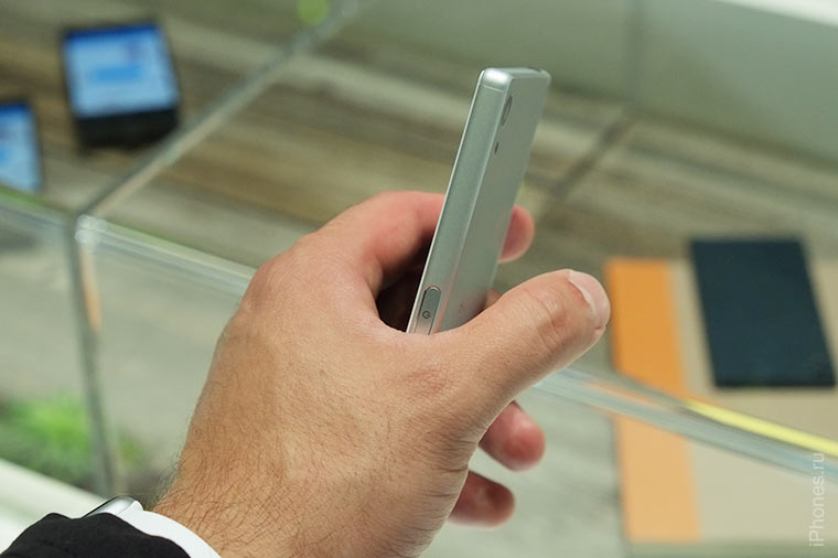 sony-xperia-z5-in-hand