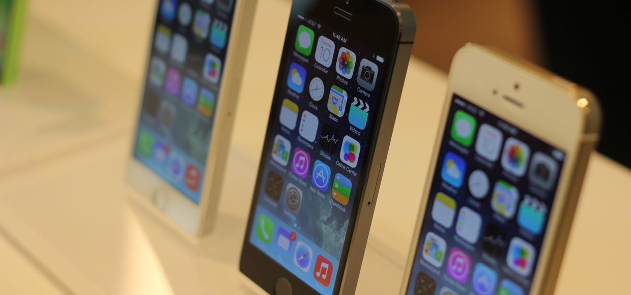 В «Связном» начались продажи iPhone 5s 64 ГБ «как новый»