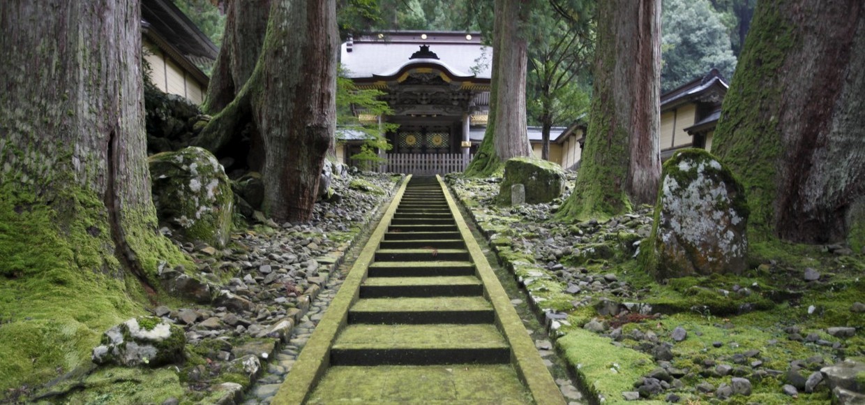 Буддийский храм привлекает туристов именем Джобса
