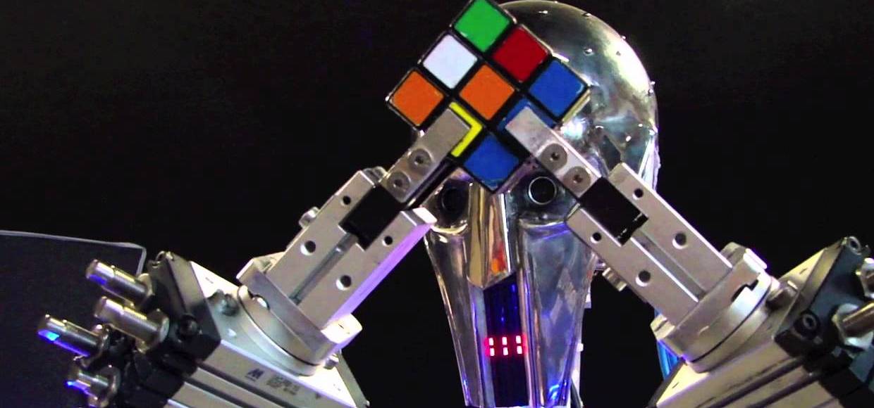 Робот собрал кубик Рубика за секунду