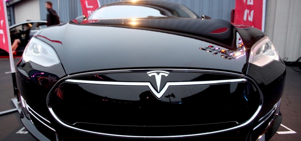 Tesla выпускает Model 3