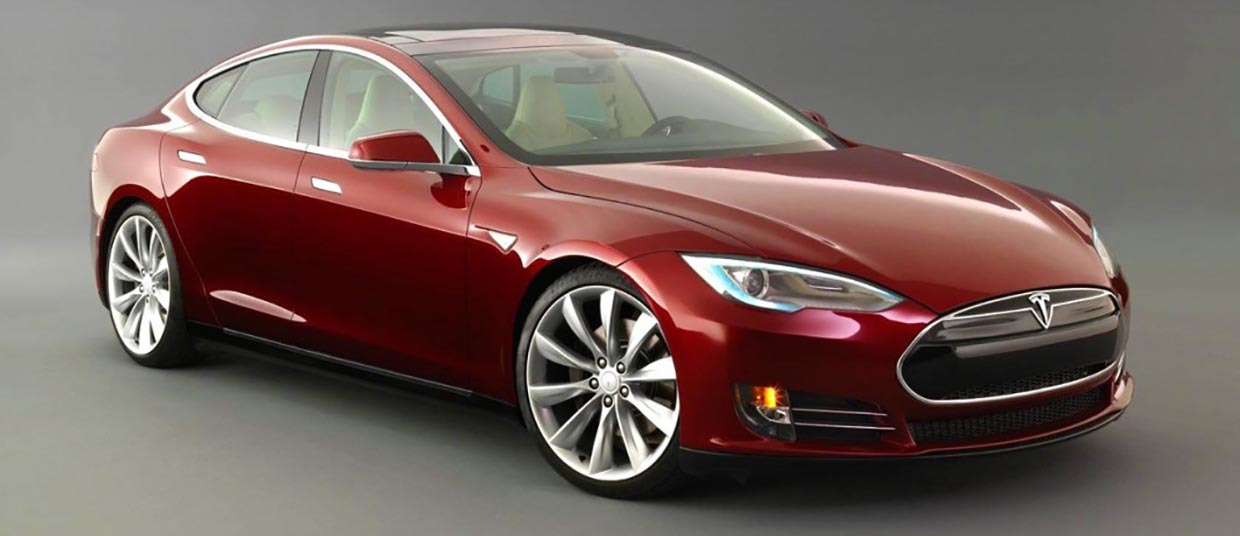 Теперь Tesla сама паркуется в гараж