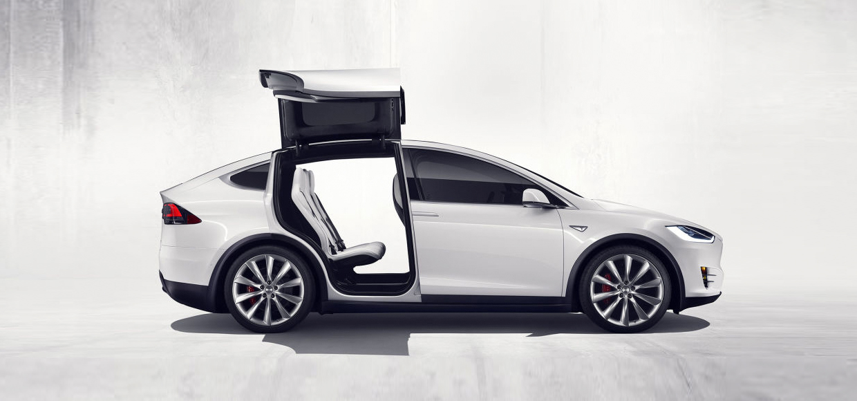 Tesla отзывает 2700 электрокаров Model X