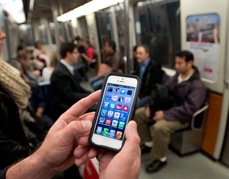 Каждый второй пользователь Wi-Fi в Московском метро сидит на iOS