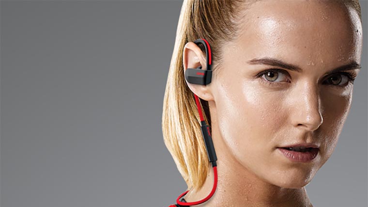 Mobile_Pro_Voyager_Legend_woman_driving_car_08OCT13