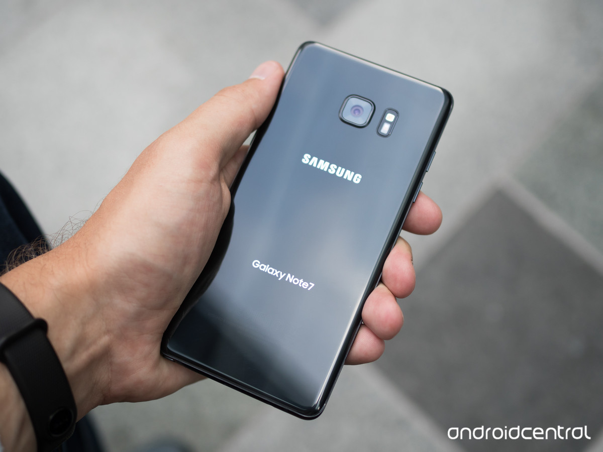 Поставки Samsung Galaxy Note 7 приостановлены. Есть причины