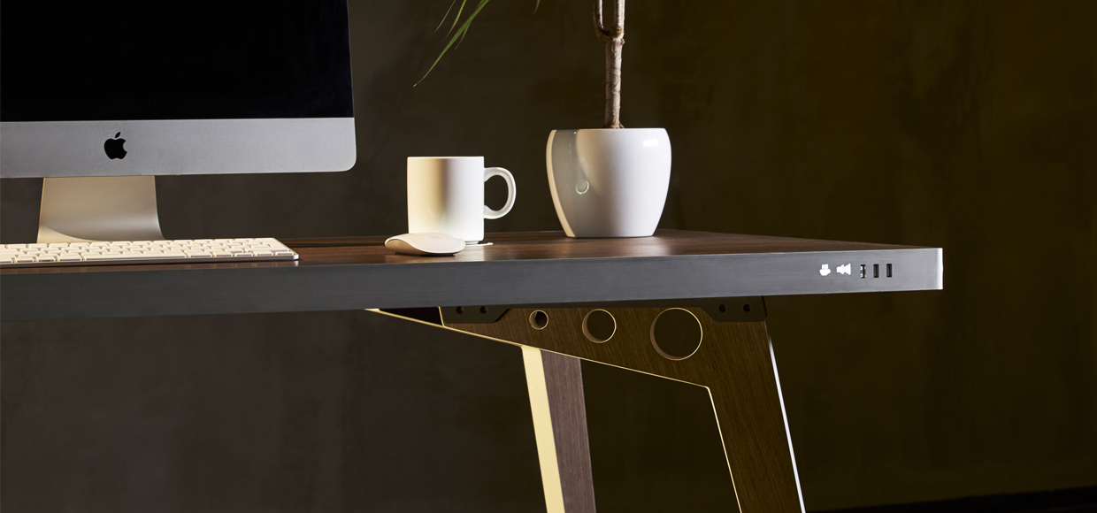 Умный стол Tabula Sense. Уникальный, сделан в России, подогревает кофе, заряжает смартфон