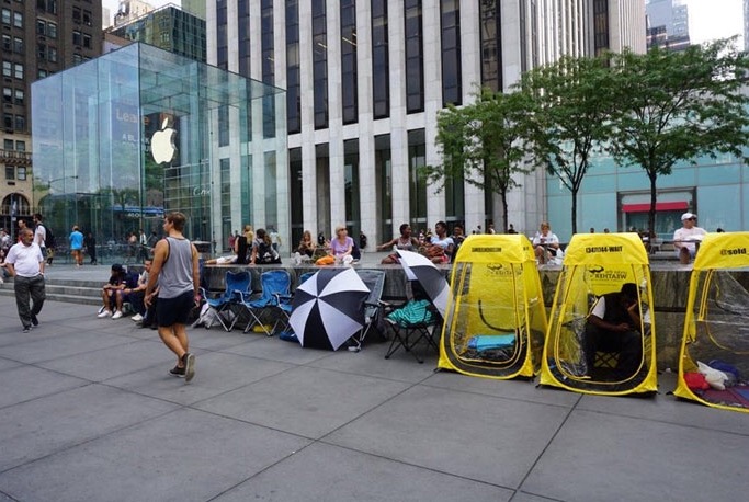 Уже сейчас в Нью-Йорке собралась очередь за iPhone 7